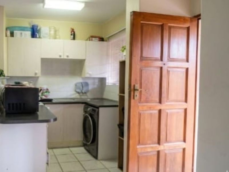 Townhouse To Rent in Weltevreden Park - Photo 5