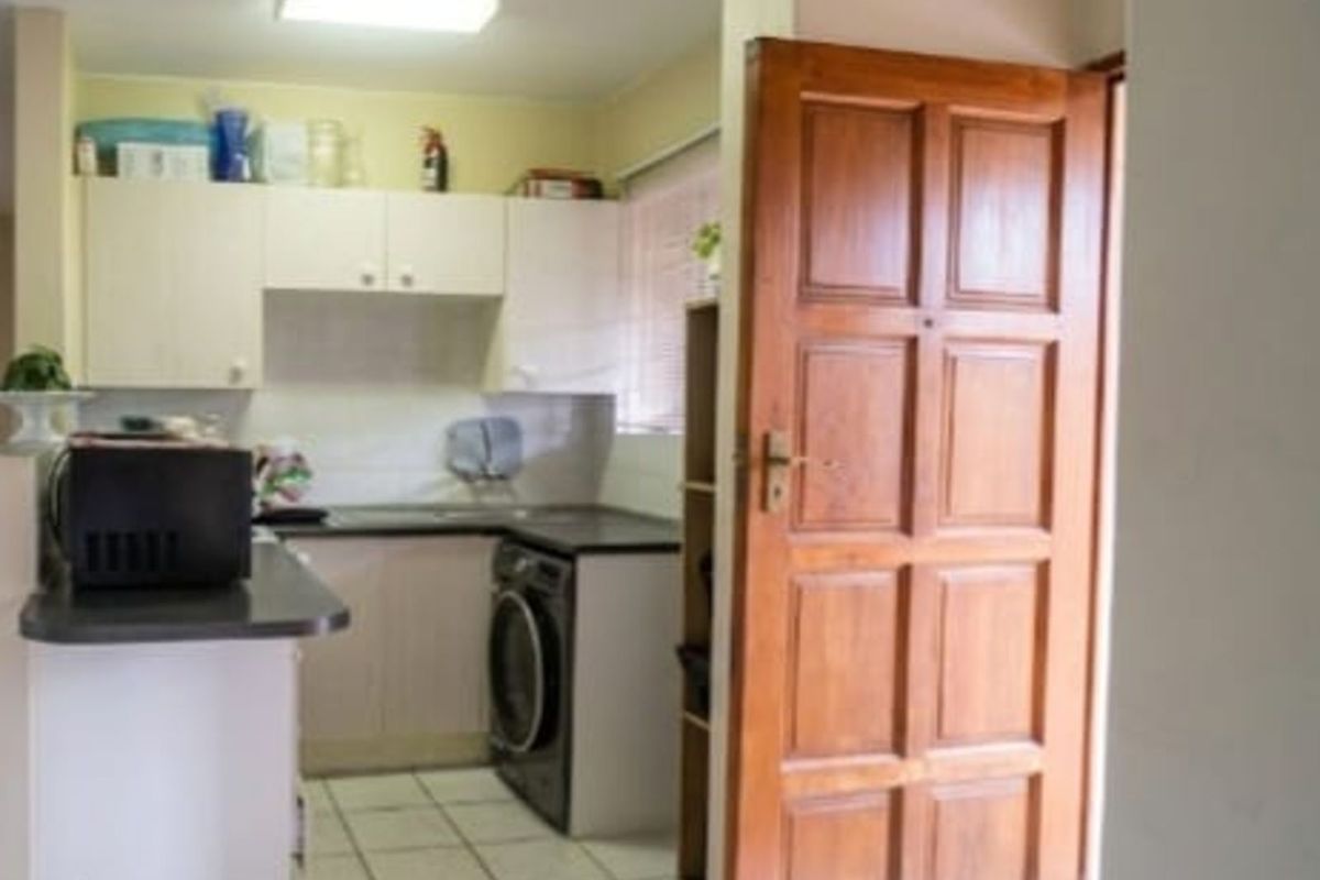 Townhouse To Rent in Weltevreden Park - Photo 5