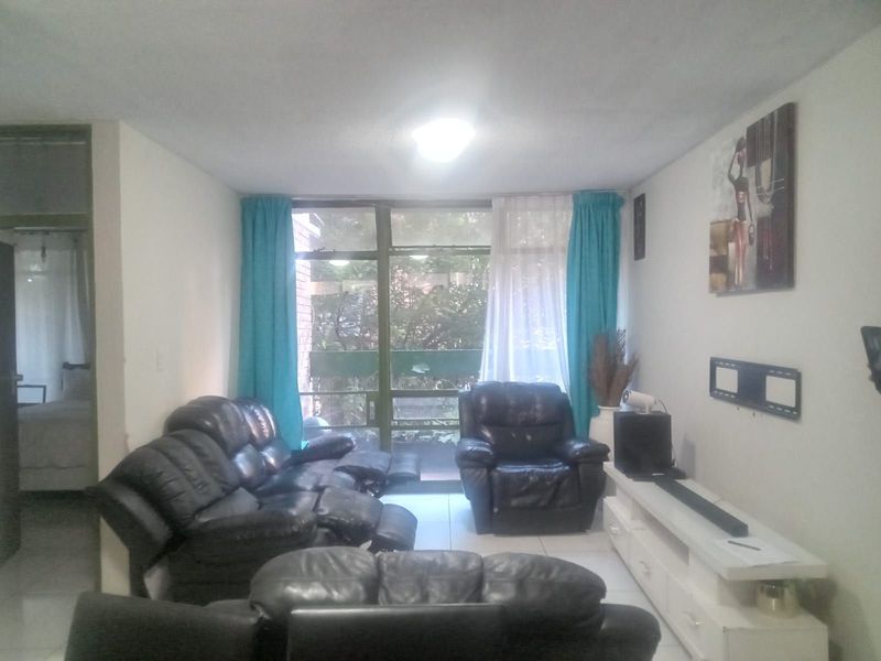 Apartment For Sale in Sunnyside - Photo 2