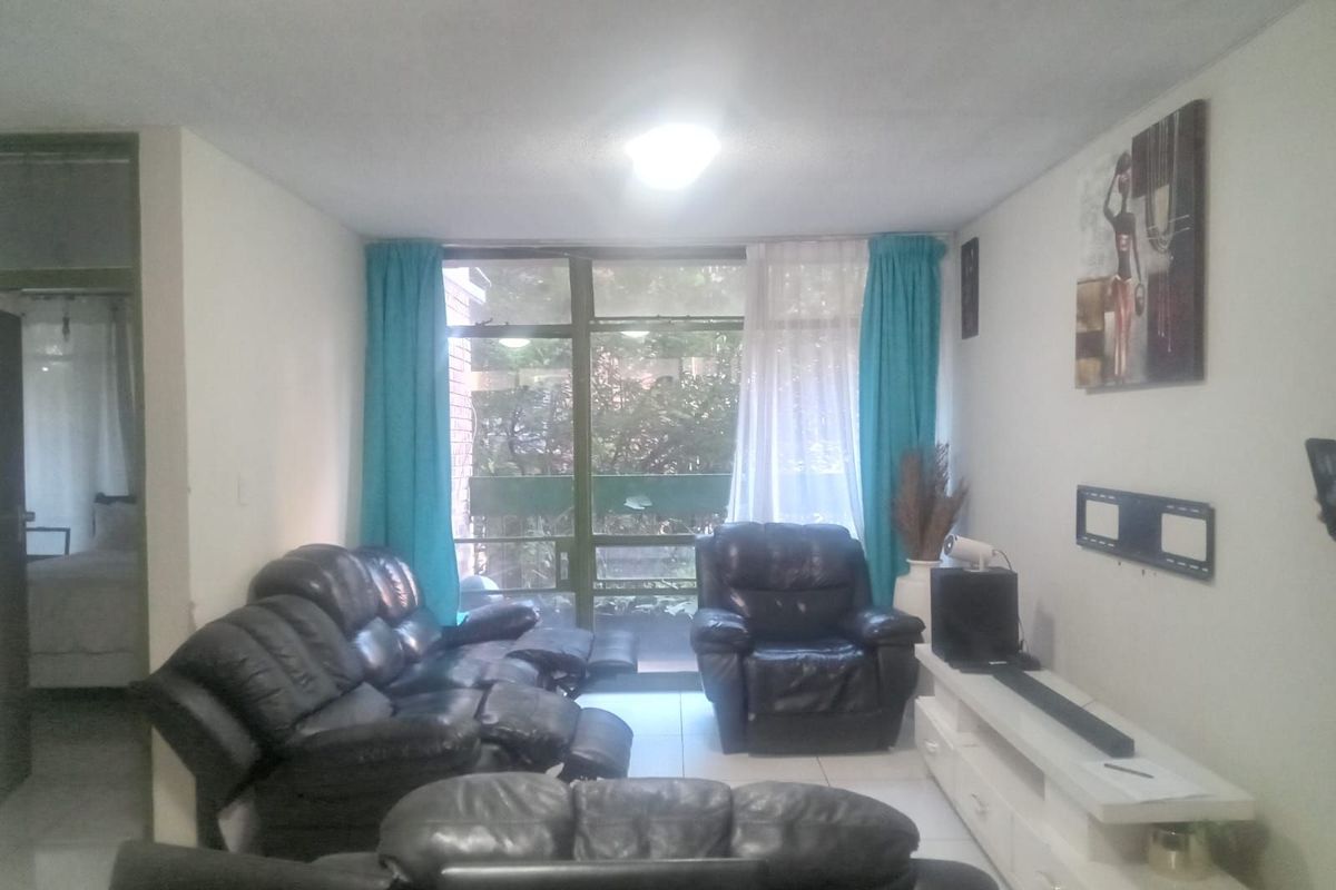 Apartment For Sale in Sunnyside - Photo 2