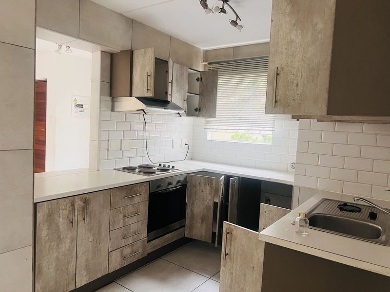 Apartment To Rent in Sandown - Photo 2