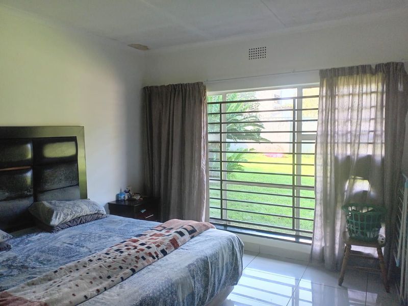 House For Sale in Northcliff - Photo 2