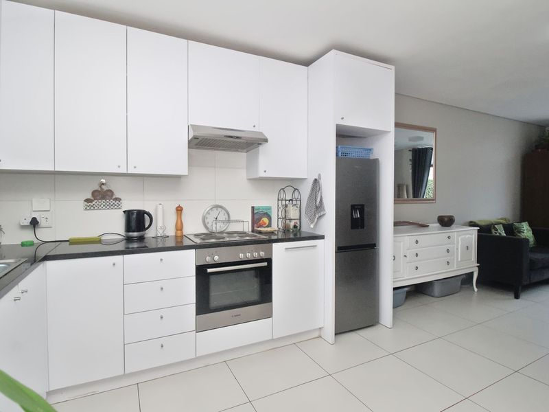 Townhouse For Sale in Somerset Lakes - Photo 10