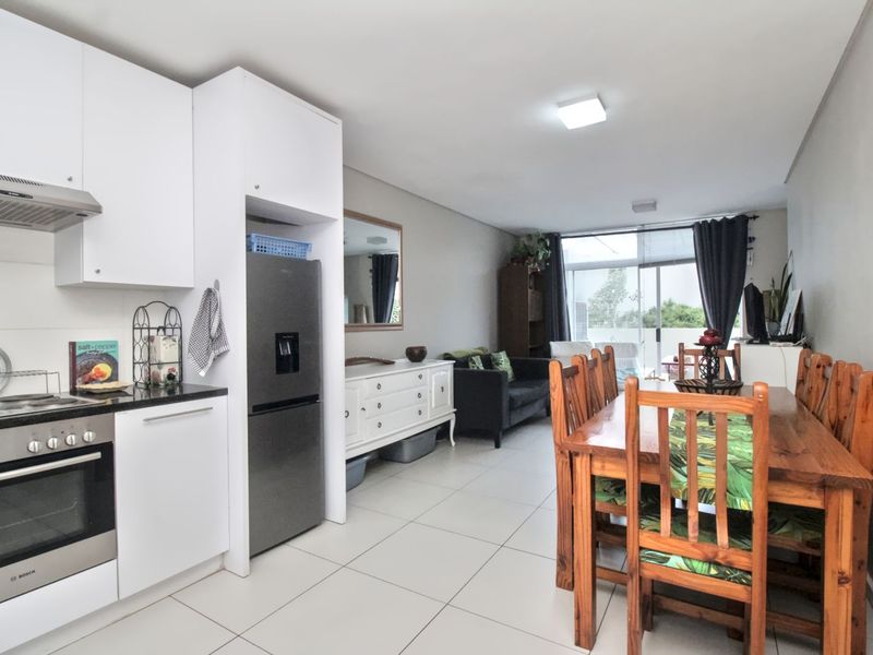 Townhouse For Sale in Somerset Lakes - Photo 3