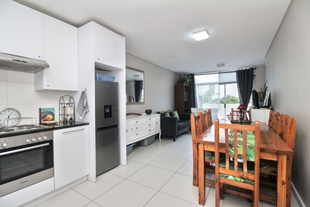 Townhouse For Sale in Somerset Lakes - Photo 3