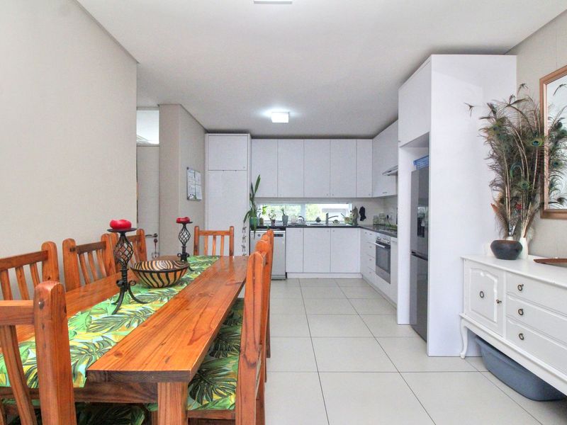 Townhouse For Sale in Somerset Lakes - Photo 2