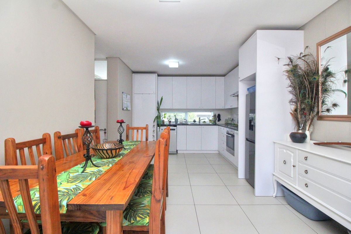 Townhouse For Sale in Somerset Lakes - Photo 2