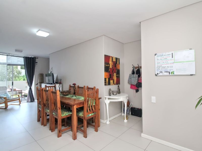 Townhouse For Sale in Somerset Lakes - Photo 4