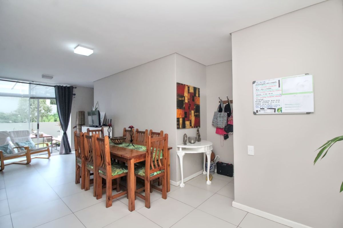 Townhouse For Sale in Somerset Lakes - Photo 4