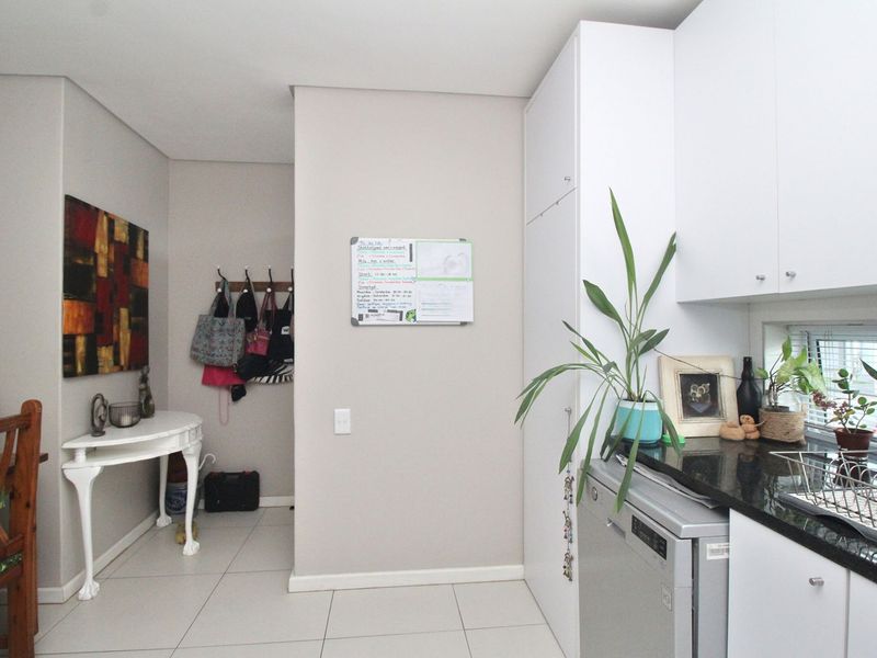 Townhouse For Sale in Somerset Lakes - Photo 5