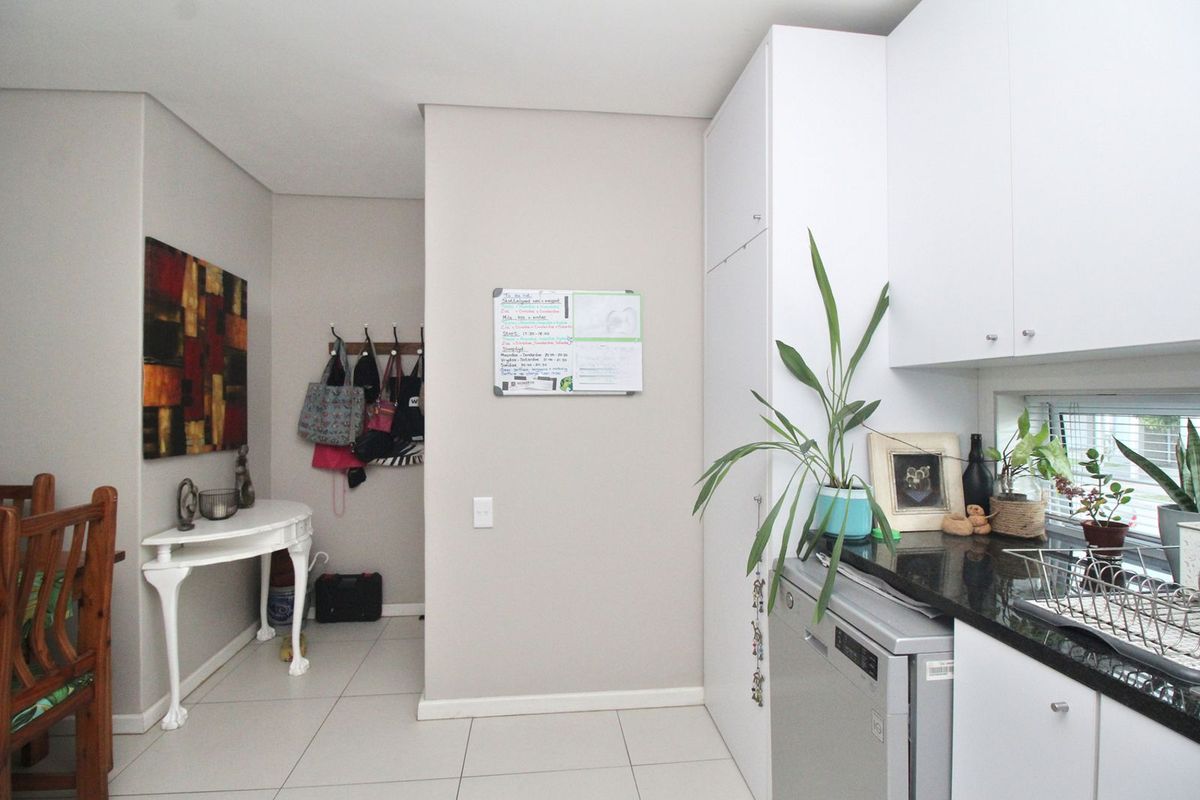 Townhouse For Sale in Somerset Lakes - Photo 5