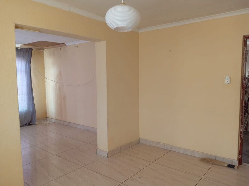 House For Sale in Soshanguve Ext - Photo 5