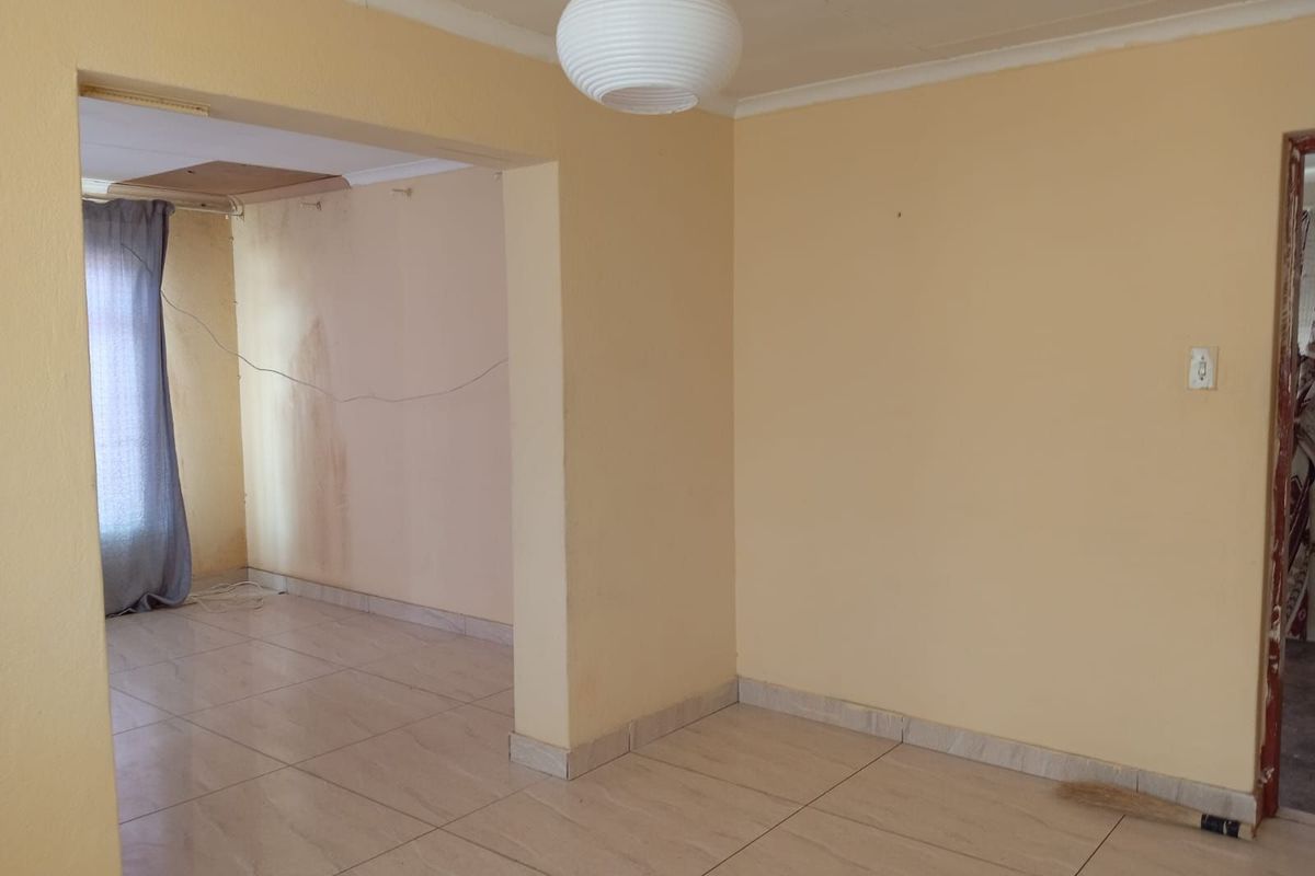 House For Sale in Soshanguve Ext - Photo 5