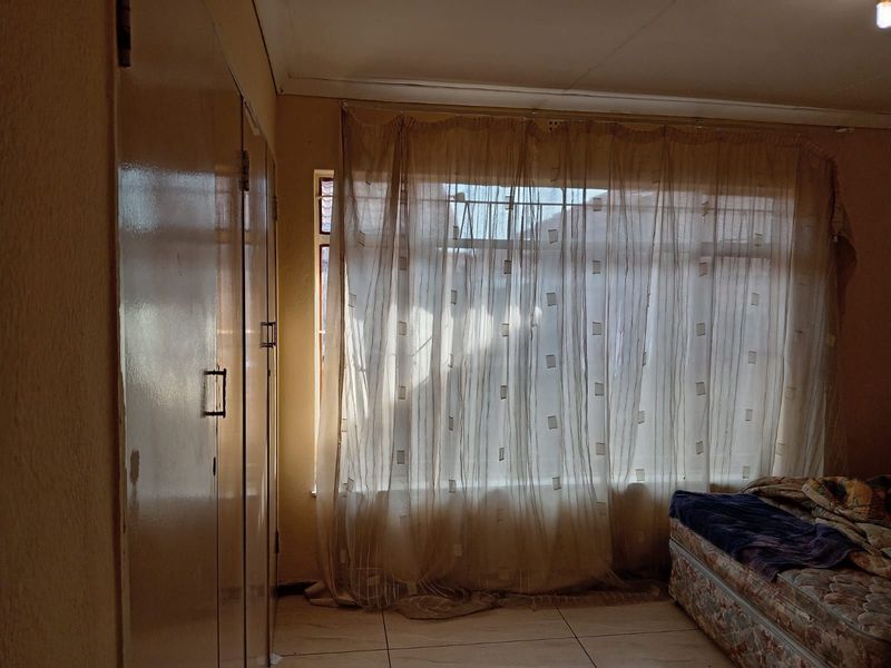 House For Sale in Soshanguve Ext - Photo 8