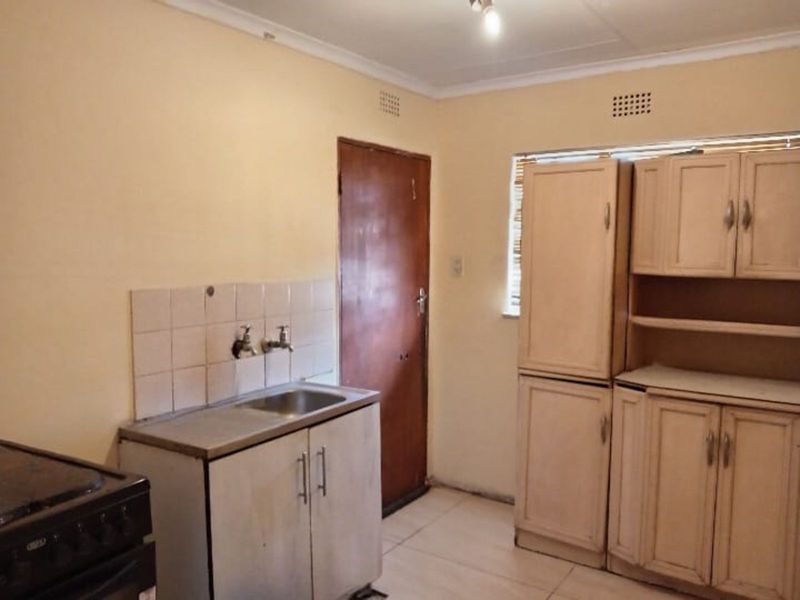 House For Sale in Soshanguve Ext - Photo 3