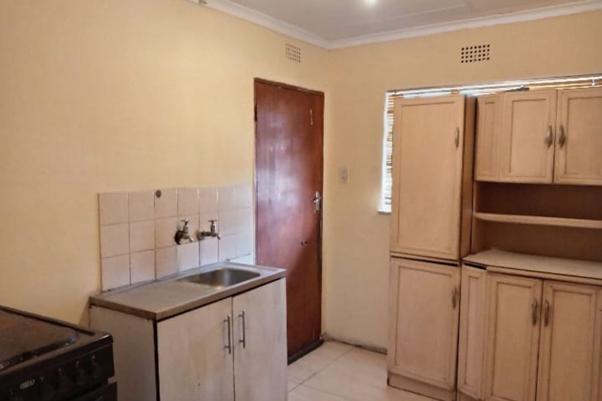 House For Sale in Soshanguve Ext - Photo 3