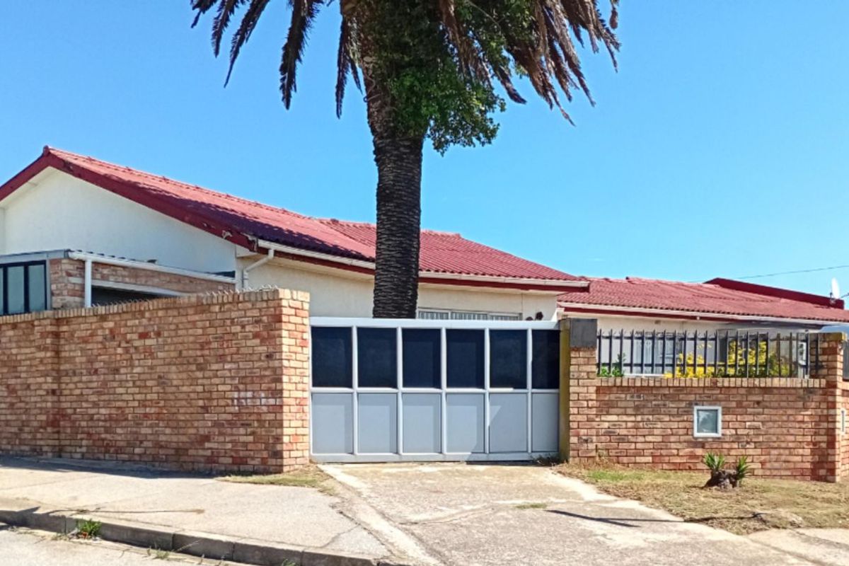 House For Sale in Malabar - Photo 2