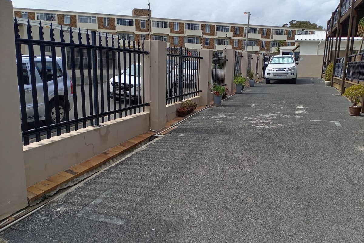 Apartment For Sale in Strand North - Photo 3