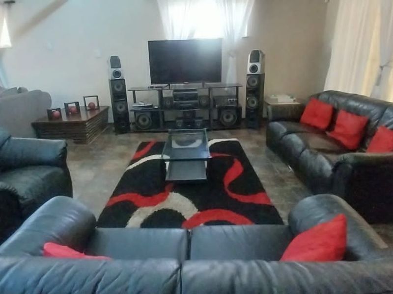 House For Sale in Hadison Park - Photo 7