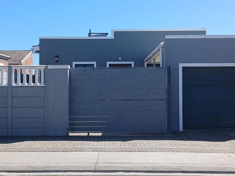 House For Sale in Strandfontein - Photo 3