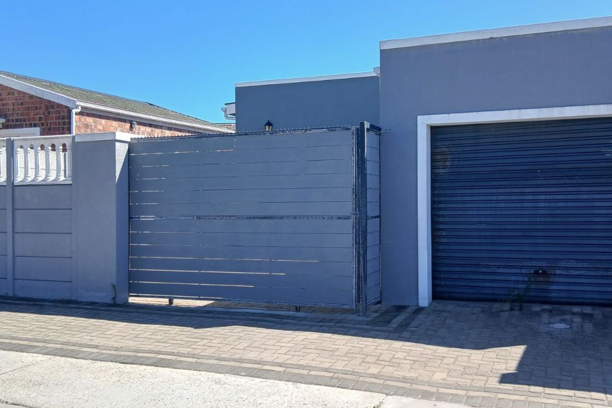 House For Sale in Strandfontein - Photo 4