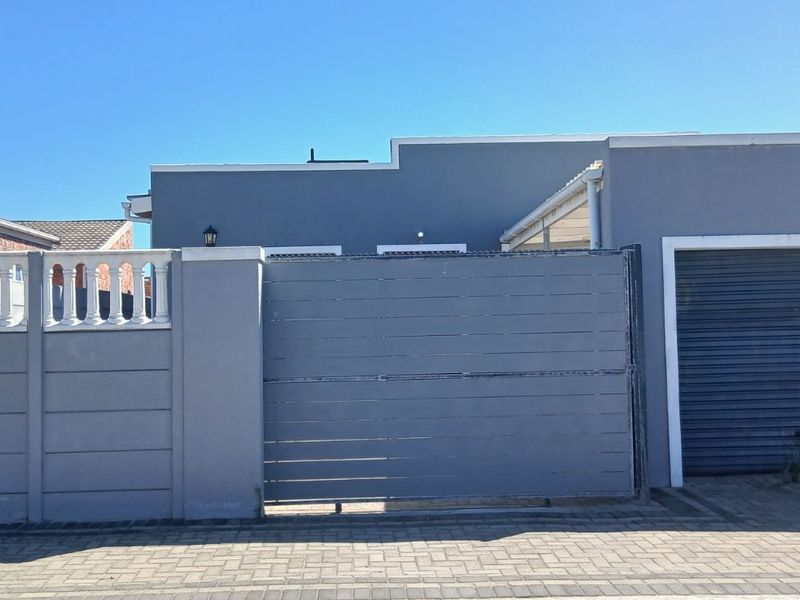 House For Sale in Strandfontein - Photo 2