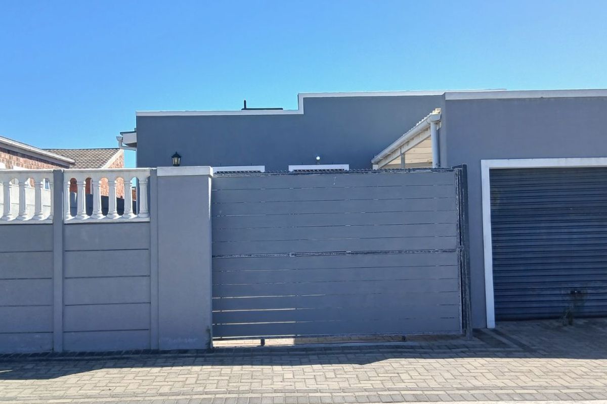 House For Sale in Strandfontein - Photo 2
