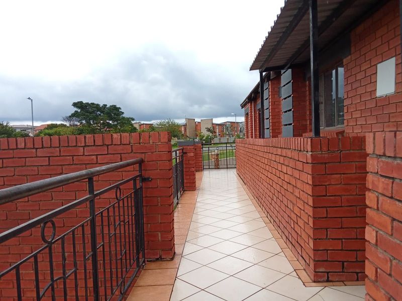 Apartment For Sale in Noordwyk - Photo 2