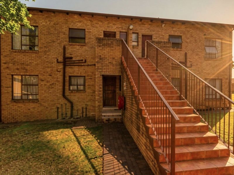 Apartment For Sale in Allen's Nek - Photo 5