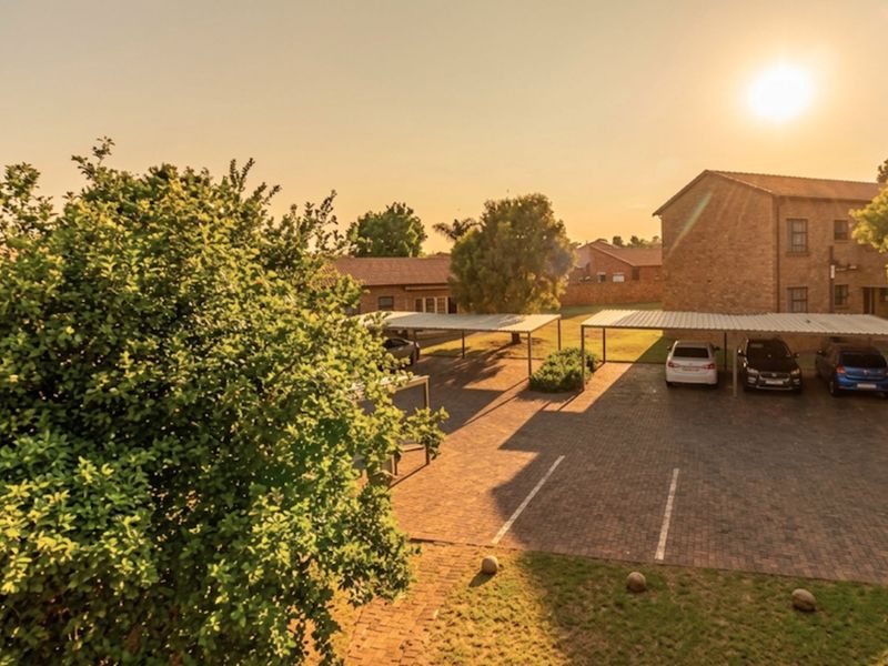 Apartment For Sale in Allen's Nek - Photo 4