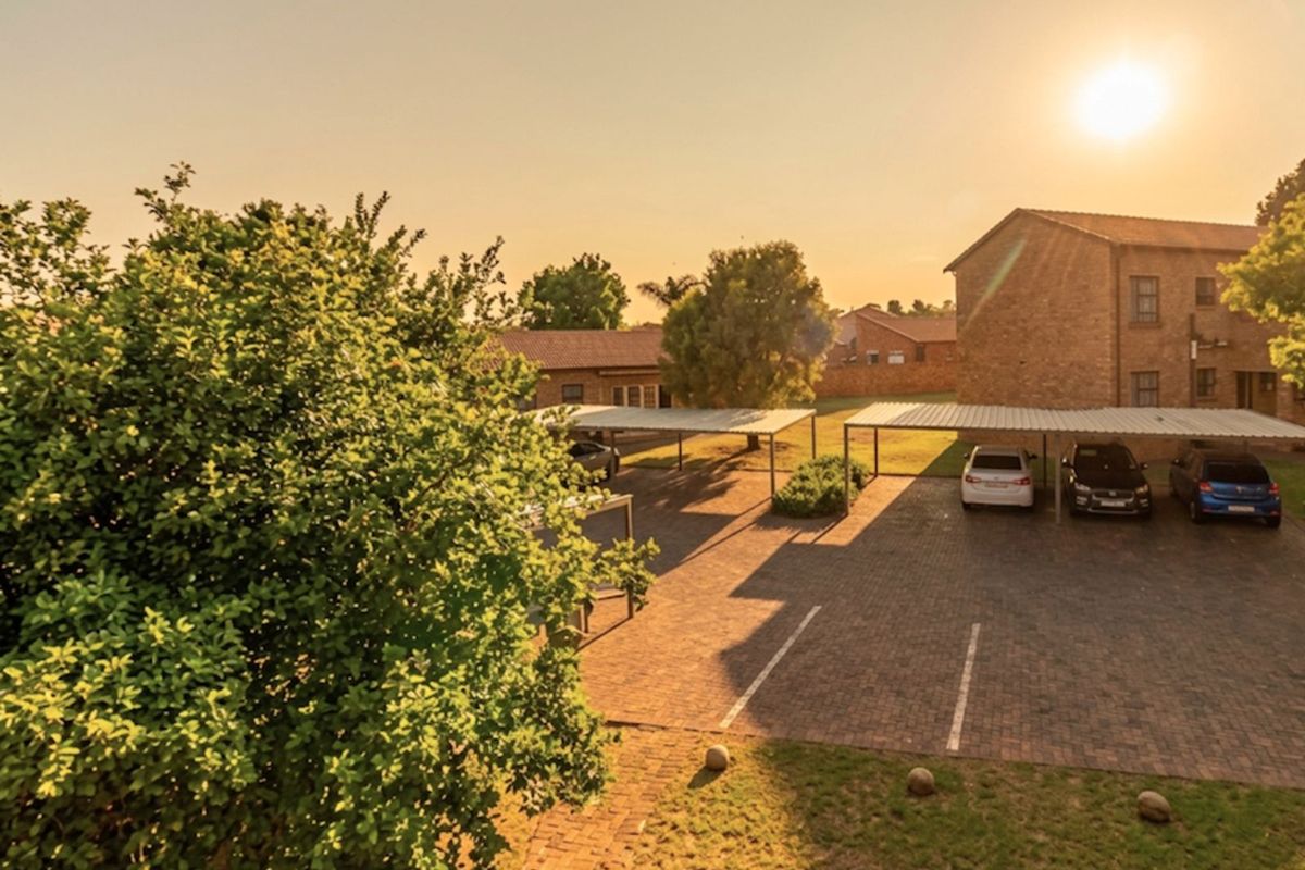 Apartment For Sale in Allen's Nek - Photo 4