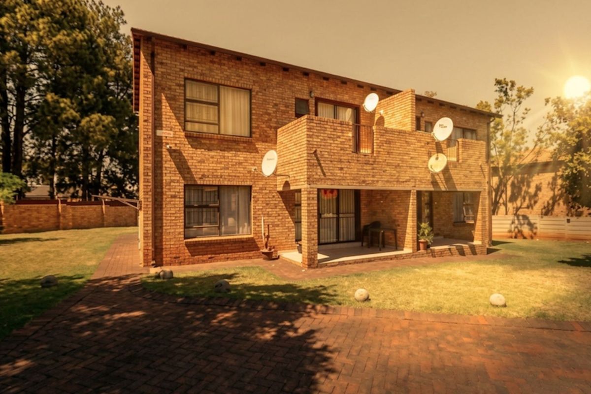 Apartment For Sale in Allen's Nek - Photo 3