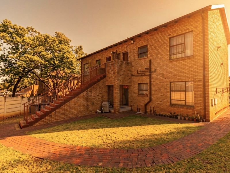 Apartment For Sale in Allen's Nek - Photo 2