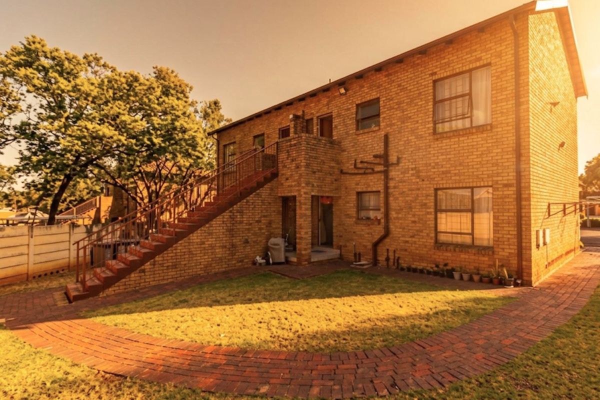 Apartment For Sale in Allen's Nek - Photo 2