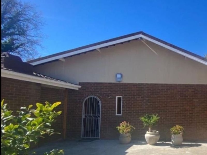 House For Sale in Ladybrand Central - Photo 2