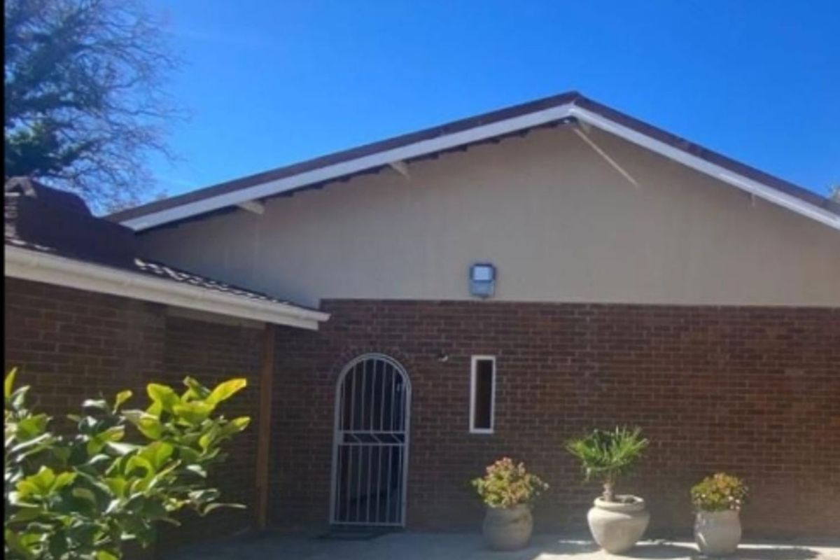 House For Sale in Ladybrand Central - Photo 2