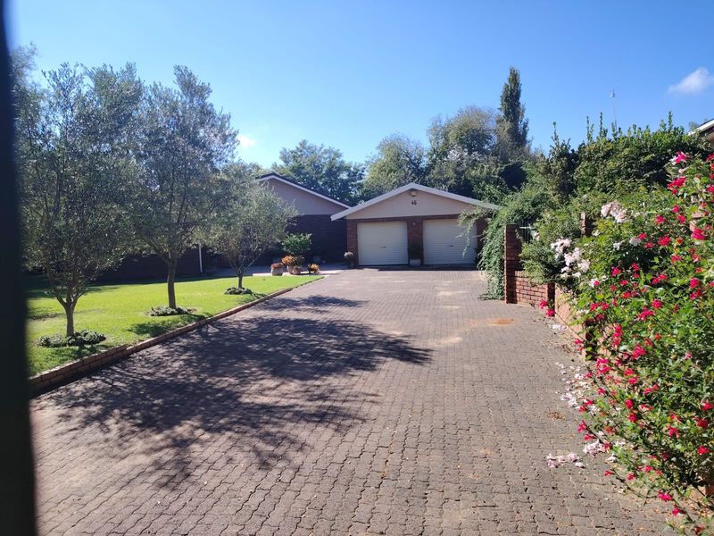 House For Sale in Ladybrand Central - Photo 1