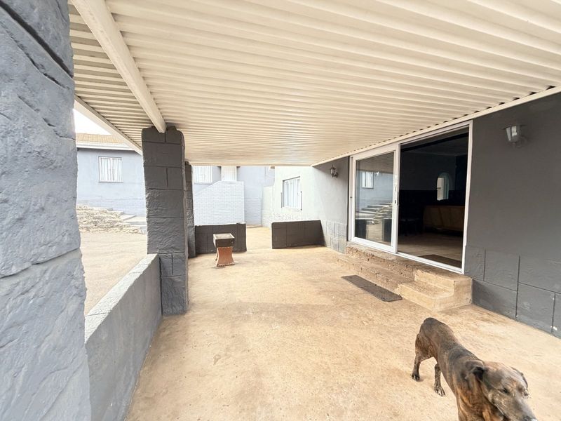 House For Sale in Montclair - Photo 4