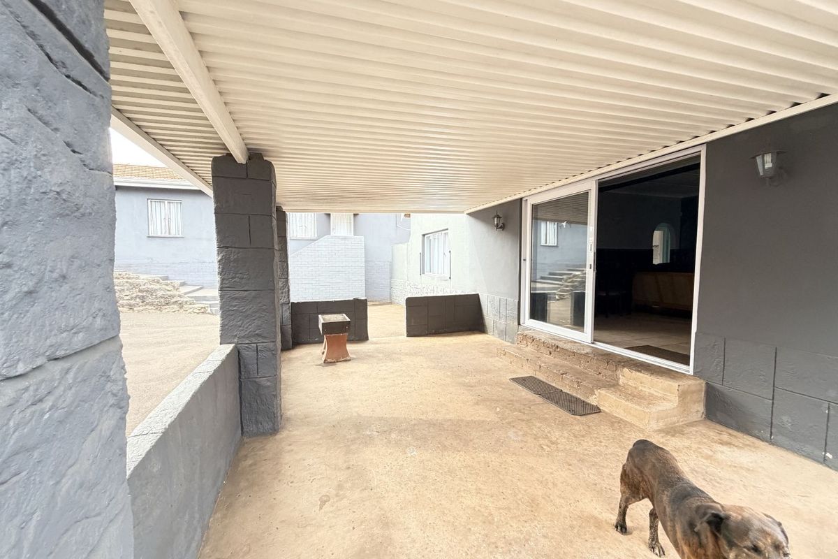 House For Sale in Montclair - Photo 4