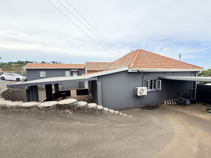 House For Sale in Montclair - Photo 2