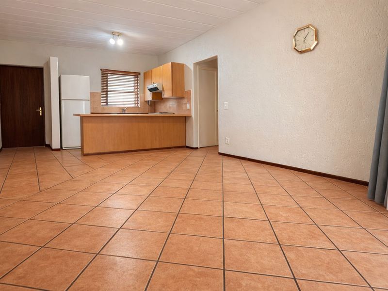 Apartment For Sale in Douglasdale - Photo 4