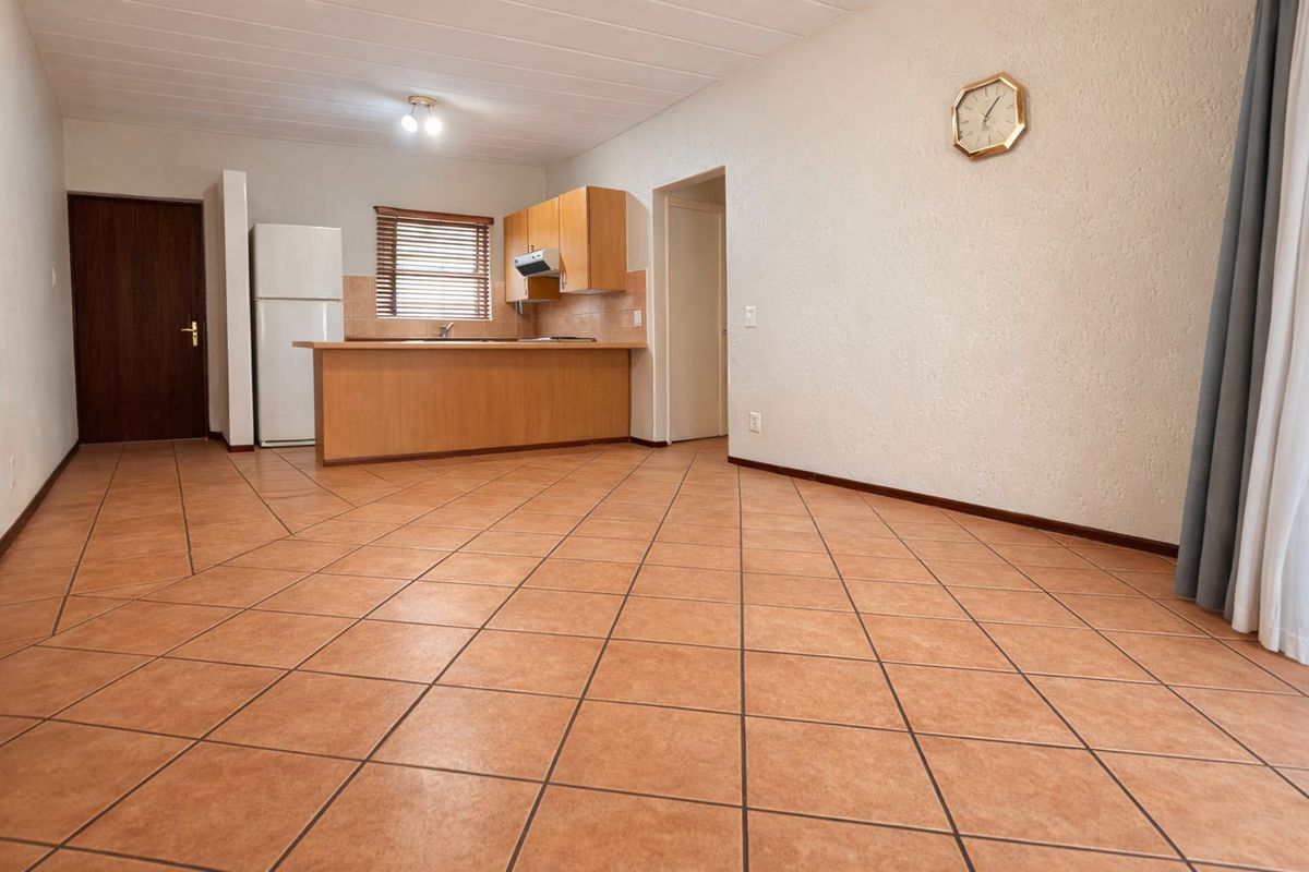 Apartment For Sale in Douglasdale - Photo 4