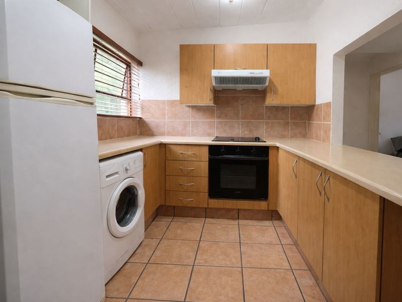 Apartment For Sale in Douglasdale - Photo 5