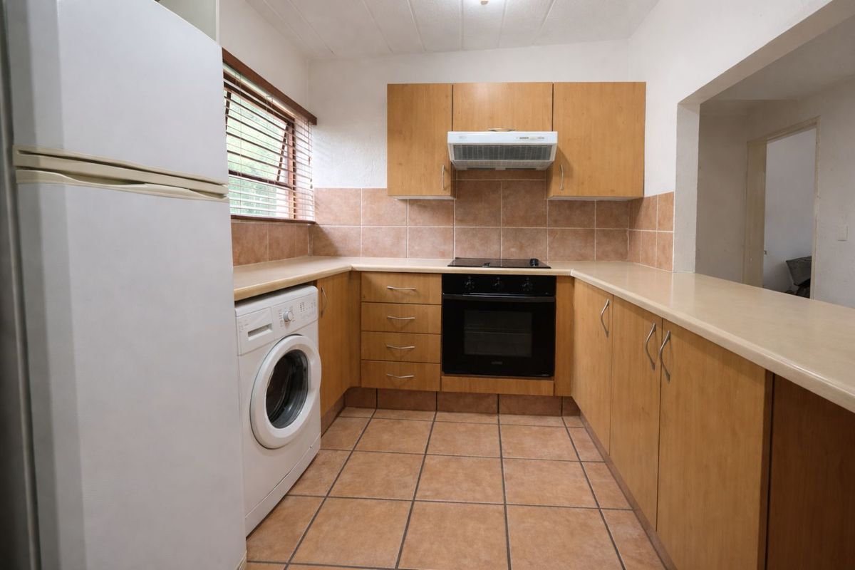 Apartment For Sale in Douglasdale - Photo 5