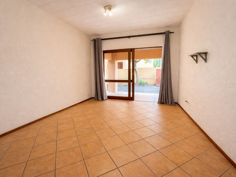 Apartment For Sale in Douglasdale - Photo 3