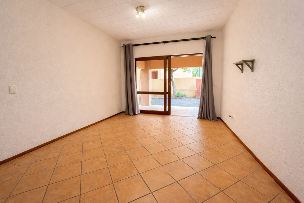 Apartment For Sale in Douglasdale - Photo 3