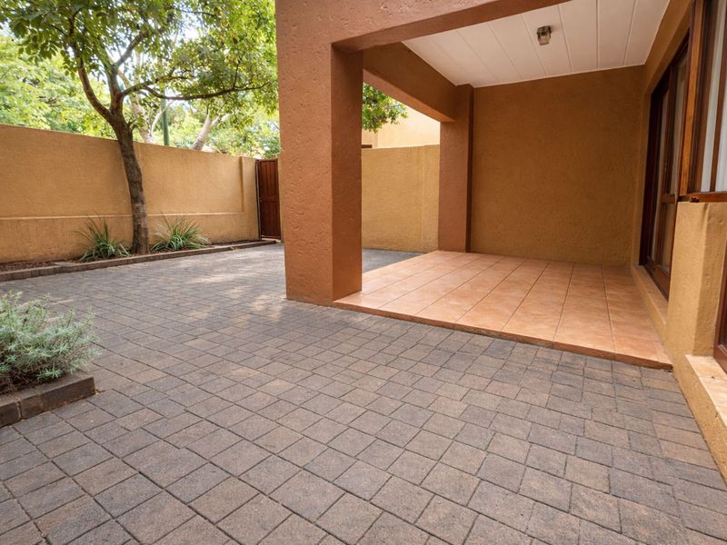 Apartment For Sale in Douglasdale - Photo 2