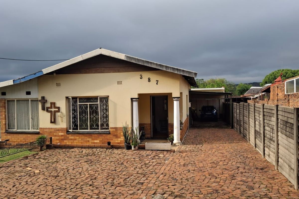 House For Sale in Mountain View - Photo 2