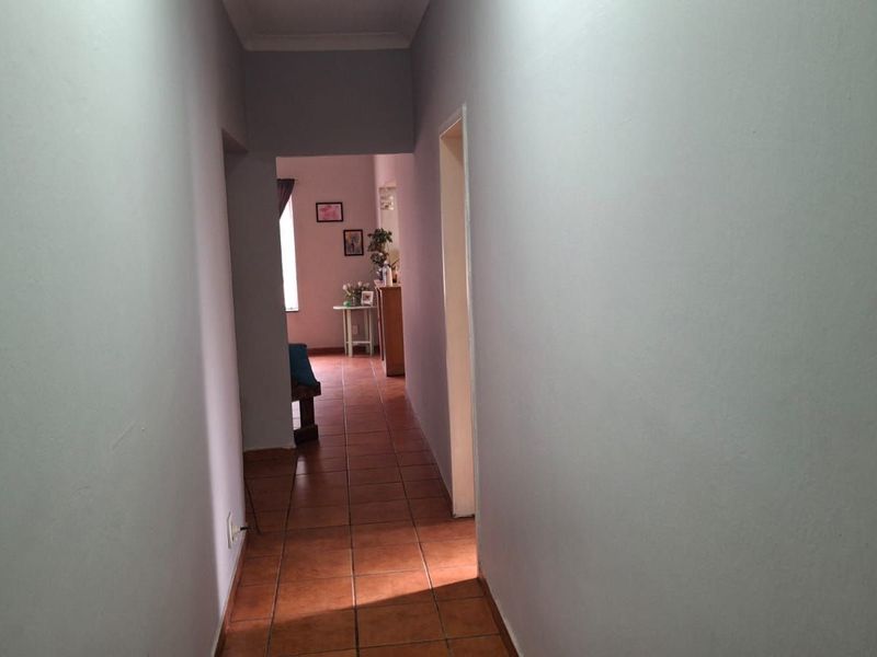 House For Sale in Mountain View - Photo 10