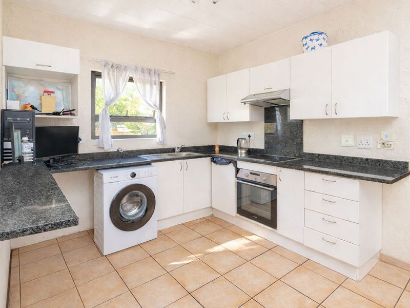 House For Sale in Lonehill - Photo 4